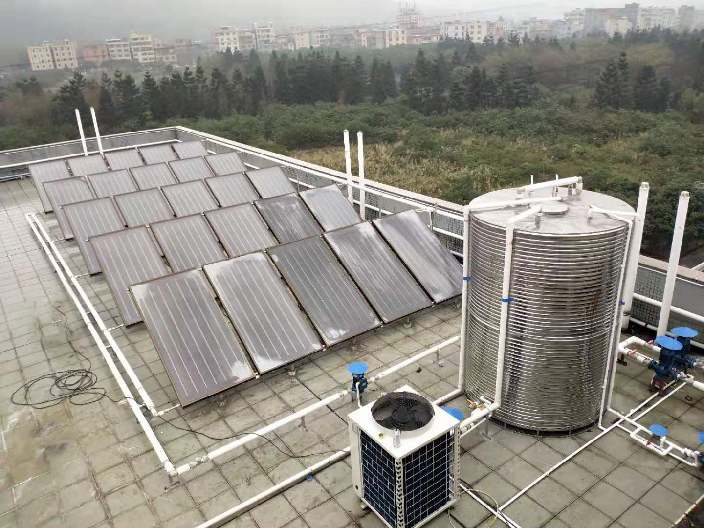 大型太陽(yáng)能熱水器